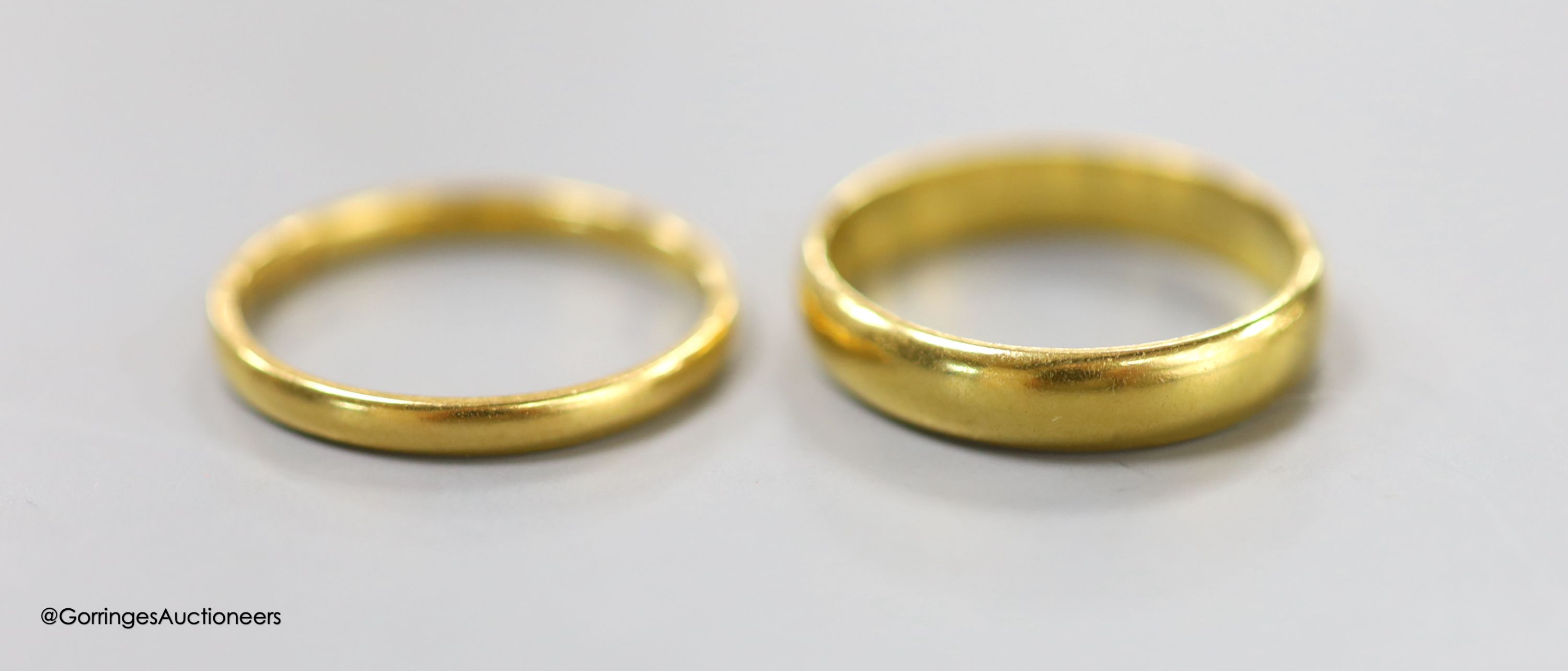 Two 22ct gold wedding bands, 6.9g